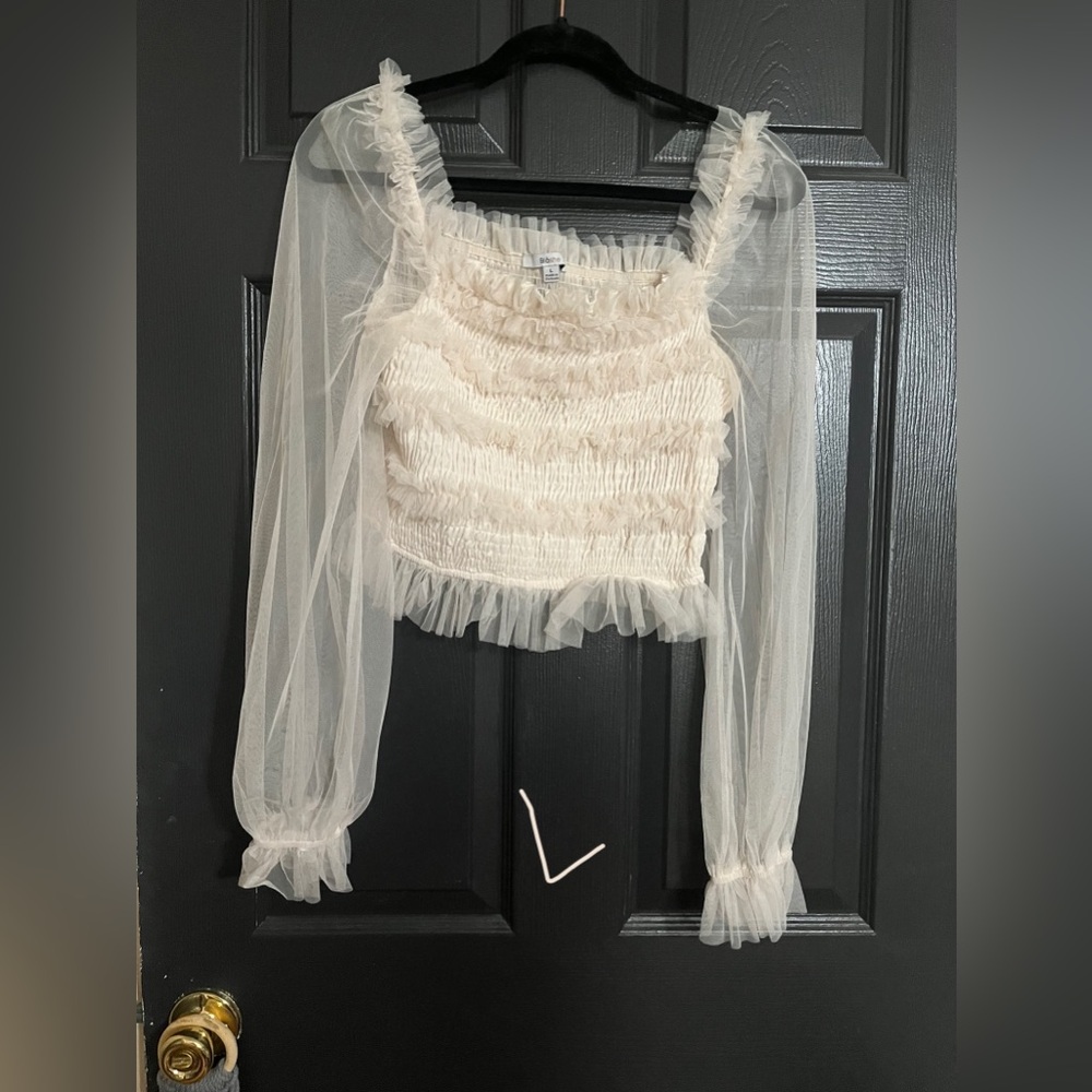 Cream top cute sleeves
